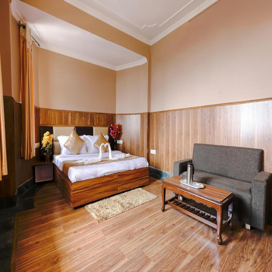 Hotel Varuni Mcleodganj Dharamshala Exteriör bild