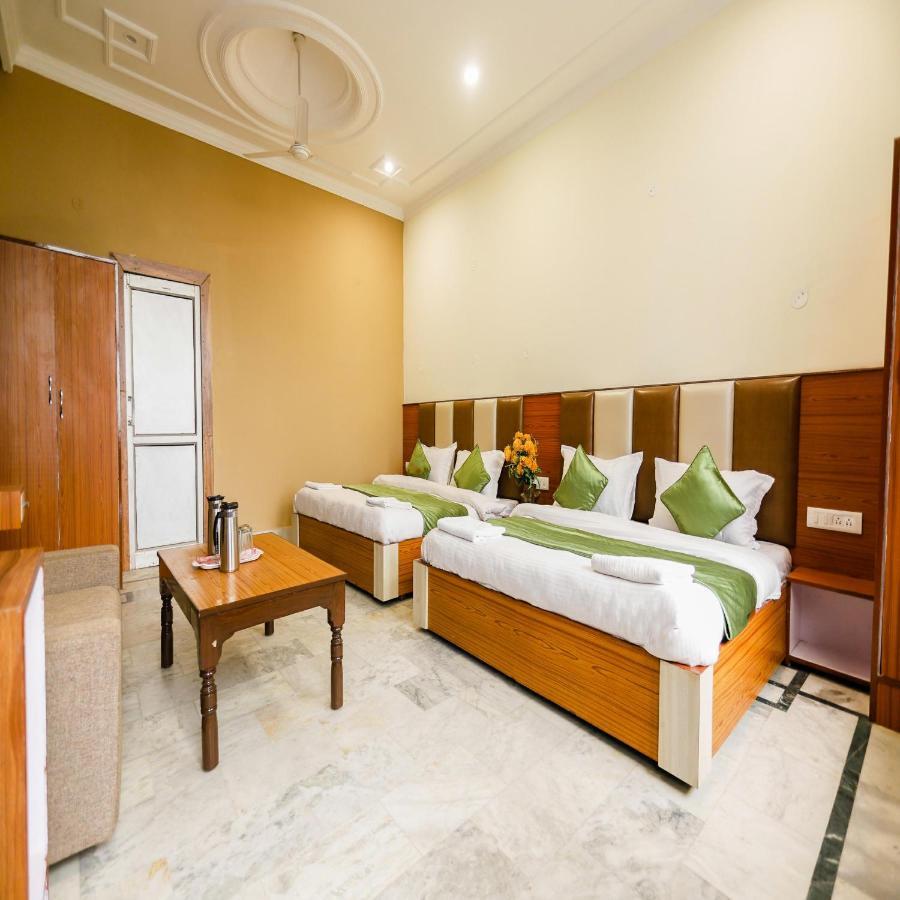 Hotel Varuni Mcleodganj Dharamshala Exteriör bild