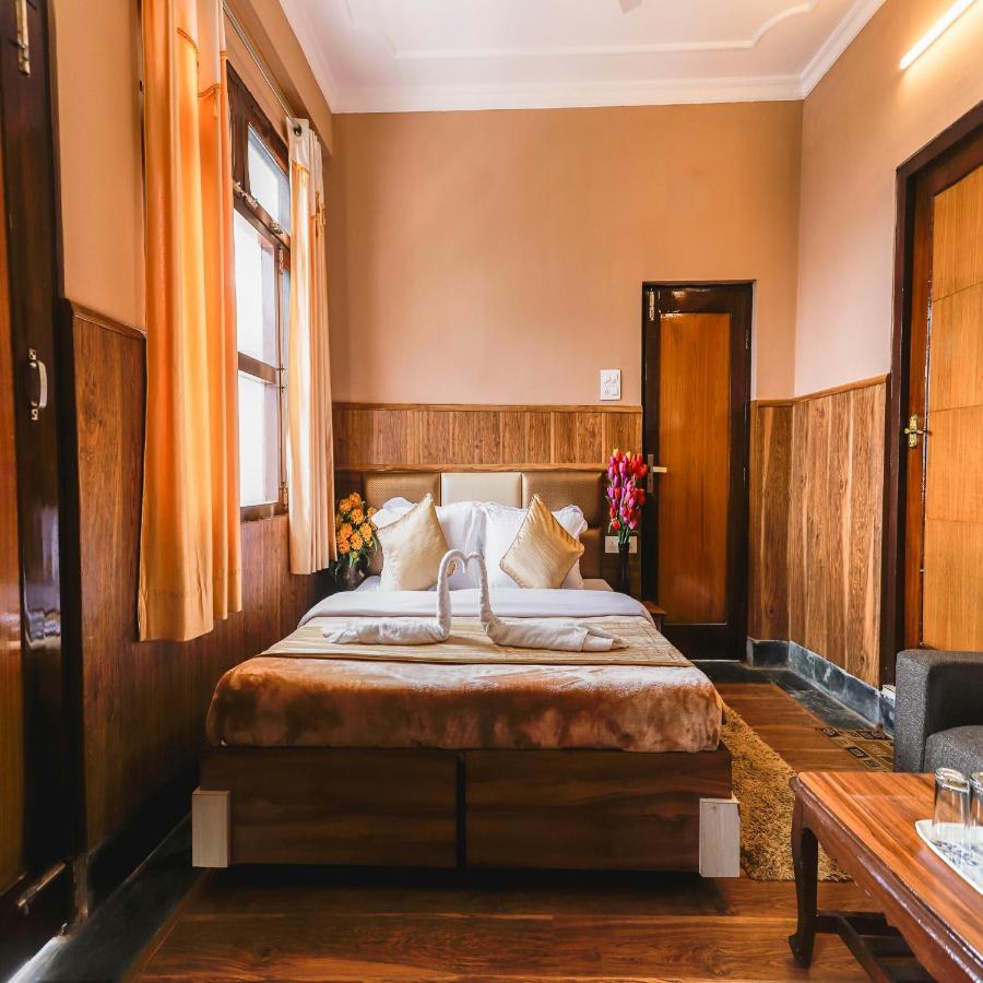 Hotel Varuni Mcleodganj Dharamshala Exteriör bild